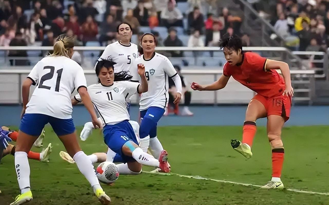 b体育官方入口-巴西女足比赛场面火爆，精彩纷呈(奥运女足巴西女足vs西班牙女足足球照片)