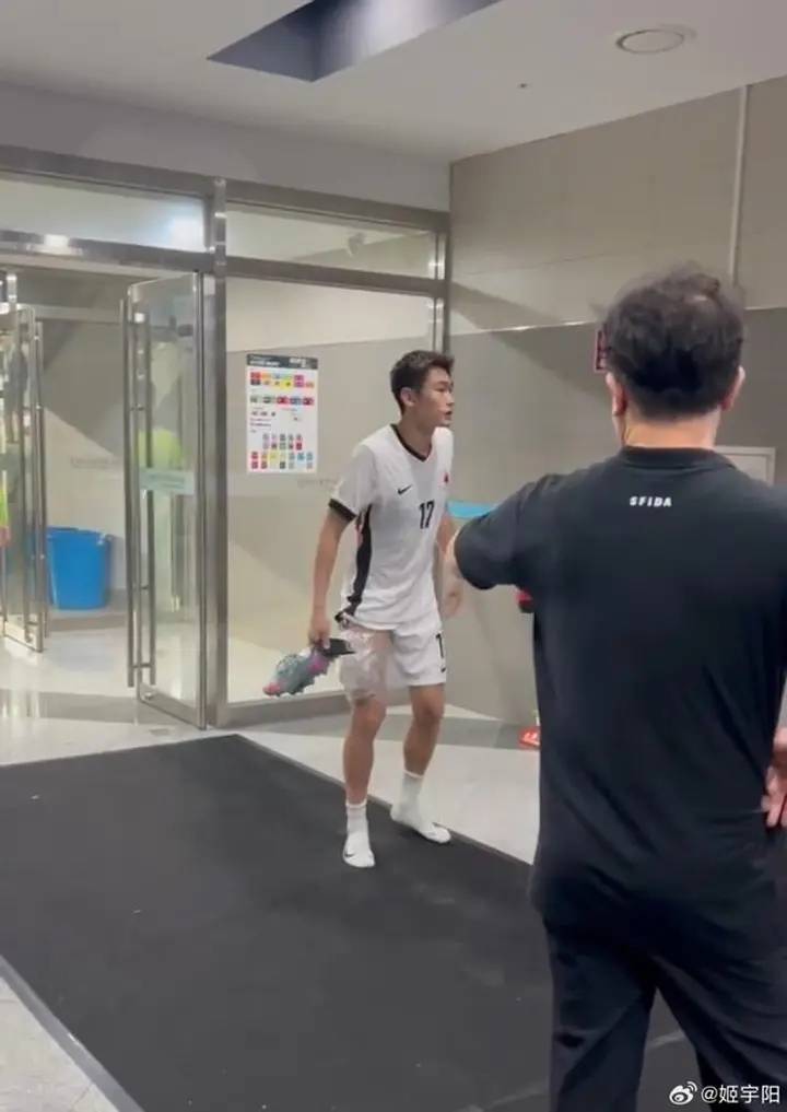 包含中国香港球员陈晋一已返回申花队无缘东亚杯对阵国足的词条