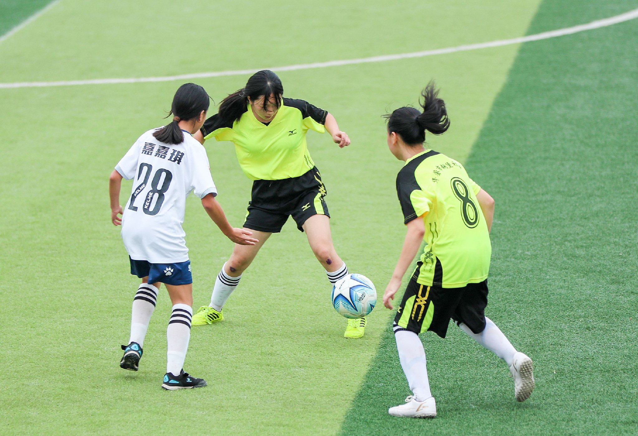 b体育官方入口-女子足球比赛中，新晋实力派球队崭露头角